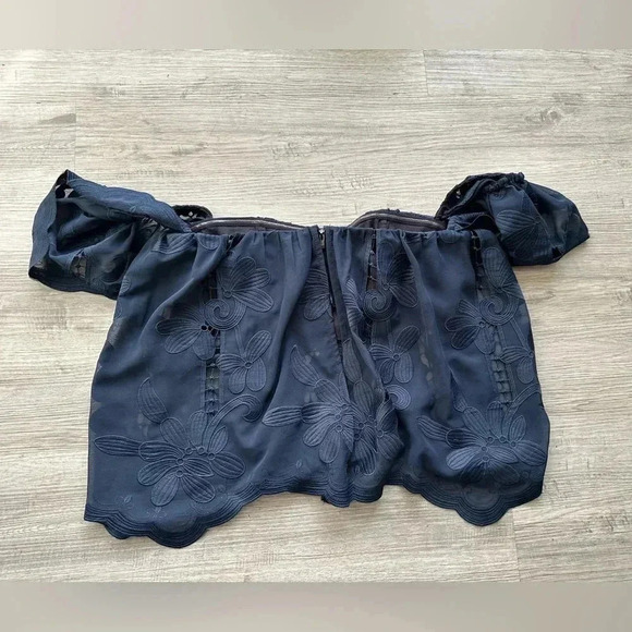 Lovers + Friends REVOLVE off the shoulders top Sz M super fun - Picture 2 of 5